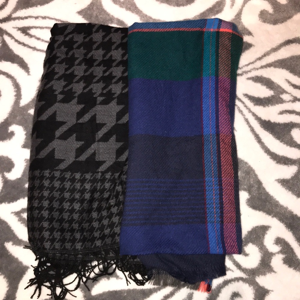 Warm Scarf/Wraps - Picture 2 of 2